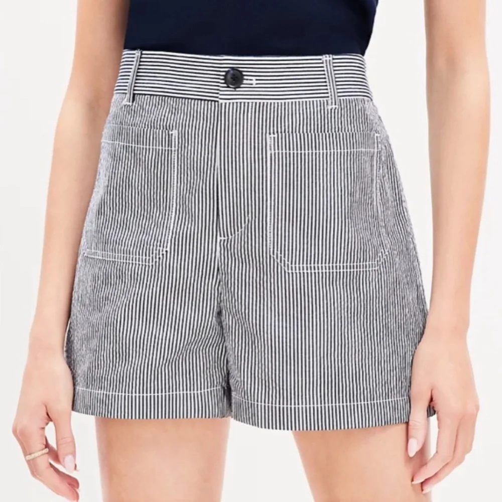 LOFT Palmer Shorts Seersucker Stripe Beach Nautical Summer Size 4 NWT - Picture 2 of 4